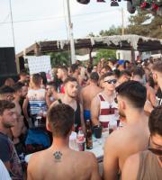 Στο YaSu beach bar and lounge τα "έσπασε" η Μαρία Αντωνά