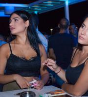 Καλοκαιρινή απόδραση στην ταράτσα του Yacht club