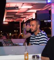 Καλοκαιρινή απόδραση στην ταράτσα του Yacht club