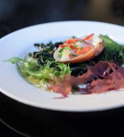 Δοκιμάζοντας Ιαπωνική γαστρονομία