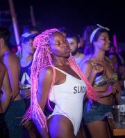 Φωτορεπορτάζ από το dj set του Floyd Lavine στο Ammo - Ammo beach bar