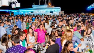 Yacht Club: Η απόλυτη rooftop διασκέδαση.