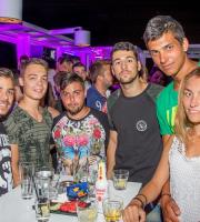 Όμορφες είναι οι Αυγουστιάτικες νύχτες στο Yacht Club.