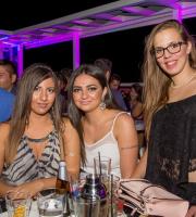 Όμορφες είναι οι Αυγουστιάτικες νύχτες στο Yacht Club.