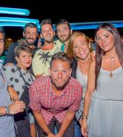 Ο άπαιχτος DJ Tsisma στα decks του Yacht Club.