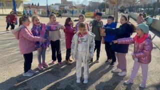 "ΜΙΛΑ ΤΩΡΑ" – Δώσε φωνή σε ό,τι πονάει (video)