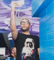 Τα "έσπασε" ο dj Hector στο  Reina Summer Club