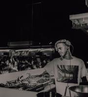 DJeff Afrozila και DaMike στην ταράτσα του Yacht club, στο λιμάνι