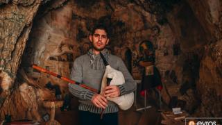 Who is Σωτήρης;