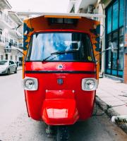 Νέο Δελχί - Λονδίνο πάνω σ' ένα ηλεκτρικό τρίκυκλο