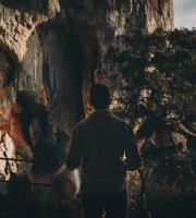 Who is Σωτήρης;