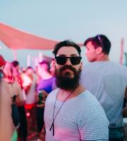 Τριανταφύλλου και Εchonomist στο super καλοκαιρινό πάρτυ του YaSu, στην Αγία Παρασκευή