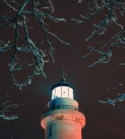 Κινηματογραφικά τοπία στην χιονισμένη Αλεξανδρούπολη τη νύχτα