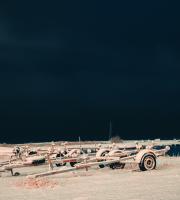 Κινηματογραφικά τοπία στην χιονισμένη Αλεξανδρούπολη τη νύχτα