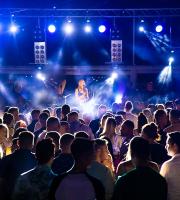 Μας "μάγεψε" η Κατερίνα Λιόλιου στο Yacht Club - Δείτε video και φωτος