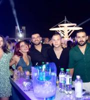 Μια βραδιά γεμάτη λάμψη στο Closing Party του ΝΟΑ rooftop!