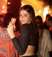 Ο μοναδικός Θοδωρής Φέρρης ξεσήκωσε τη παραλία του "Νãma Beach Life Experience"