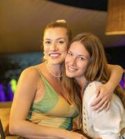 Ο μοναδικός Θοδωρής Φέρρης ξεσήκωσε τη παραλία του "Νãma Beach Life Experience"