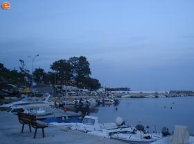 Ο Πλάτανος στο λιμανάκι της Μάκρης.