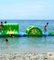 Έπεσε στο νερό η πίστα του AquatraXx, στην Αγία Παρασκευή.