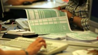 Εφορία: Προθεσμία 30 ημερών για τις οφειλές και μετά κατασχέσεις.