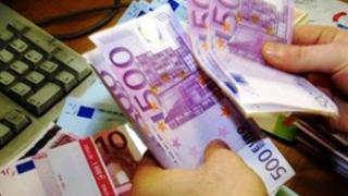 ΥΠΟΙΚ: Αυστηρά πρόστιμα για εκπρόθεσμες δήλωσεις ΦΠΑ