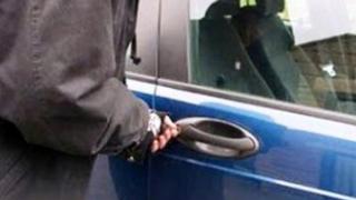 Σάπες: Προσπάθησε να διαρρήξει το αυτοκίνητο που είχε ήδη κλέψει.