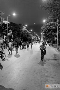 Στιγμιότυπο από τις βραδινές καλοκαιρινές βόλτες που όλοι κάνουμε στον παραλιακό!