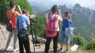 Τέσσερα σχολεία «υιοθέτησαν» από ένα ζευγάρι Ασπροπάρη.