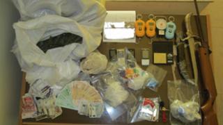 Ροδόπη: Συλλήψεις για σύσταση εγκληματικής ομάδας, καλλιέργεια και κατοχή ναρκωτικών.