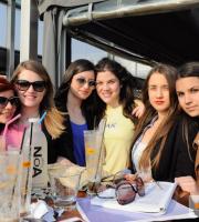 Κυριακάτικος... πανικός στο ΝΟΑ cafe bar, στο λιμάνι!