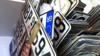 Αλλάζει το σύστημα για την κατάθεση πινακίδων οχημάτων.