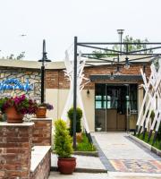 Φιλαράκια Fish Restaurant 