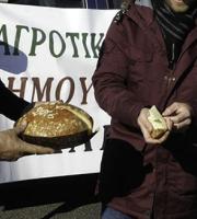 Σε μετωπική κυβέρνηση και αγρότες - Συνεχίζεται ο αγώνας