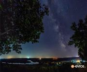 Ο ποταμος Άρδας κάτω από τον γαλαξία Milky Way