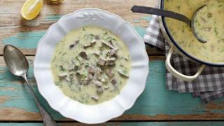 Τι συμβολίζει η μαγειρίτσα που τρώμε το βράδυ της Ανάστασης