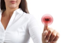 Panic Button: Επεκτείνεται σε όλη τη χώρα - Χορηγείται σε κάθε ενήλικο θύμα ενδοοικογενειακής βίας
