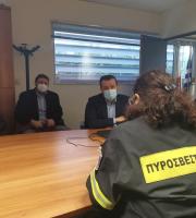 Στιγμιότυπο από τη συνάντηση με τον διοικητή Πυροσβεστικών Υπηρεσιών ΠΕ Έβρου, πύραρχο Σπύρο Κούτρα.