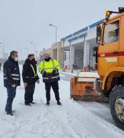 Όλα τα εκχιονιστικά μηχανήματα της Περιφερειας επιχειρούν κατά μήκος του εθνικού οδικού δικτύου. 