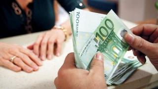 Ξεκινά αύριο η καταβολή των 400 ευρώ σε μακροχρόνια ανέργους