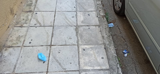 Τα κορονοσκουπίδια στα πεζοδρόμια της Αλεξανδρούπολης