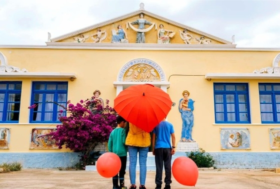 Η Αλεξανδρουπολίτισσα δασκάλα αφιέρωσε αυτή την τιμητική διάκριση στους δυο μαθητές της και στην ιδιαίτερη πατρίδα της, την Αλεξανδρούπολη.