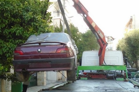 Λίγες μέρες προθεσμία για να απομακρυνθούν τα εγκαταλελειμμένα οχήματα στο Διδυμότειχο.