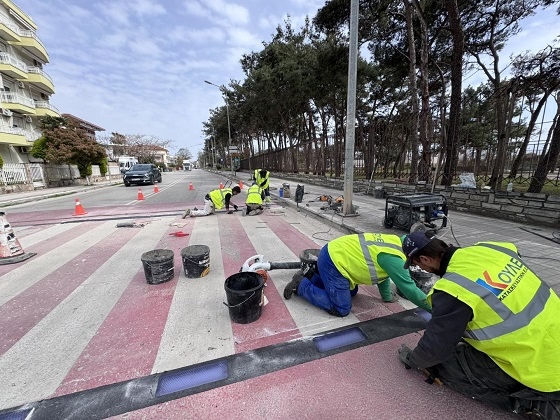 Οι «έξυπνες» διαβάσεις  ειδοποιούν έγκαιρα τους διερχόμενους οδηγούς για την πρόθεση διέλευσης πεζών.