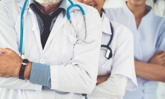 Οικονομικό κίνητρο σε νέους ειδικευόμενους γιατρούς.