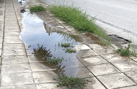Για την καλή κατάσταση των πεζοδρομίων, υπεύθυνοι είναι οι Δήμοι.