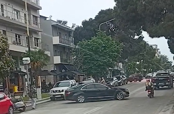 Αναστροφή Τούρκου οδηγού στην κεντρική λεωφόρο της Αλεξανδρούπολης.