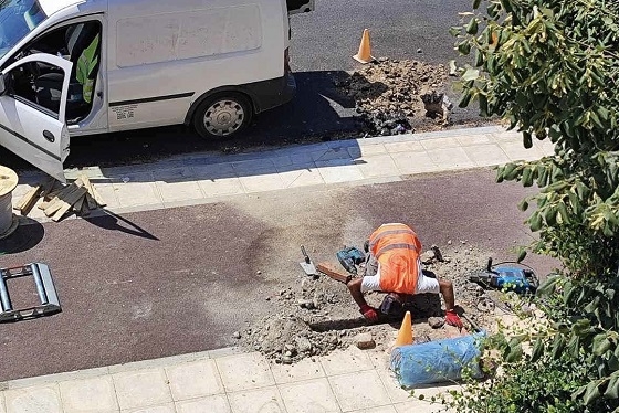Έσκαψαν αυθαίρετα σε καινούργιο ποδηλατόδρομο στην Αλεξανδρούπολη για έργα οπτικής ίνας και συνελήφθησαν.