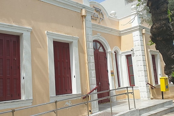 Το κτίριο του παλαιού Ταχυδρομείου στην παραλιακή λεωφόρο επιθυμεί να αποκτήσει ο Δήμος Αλεξανδρούπολης. 