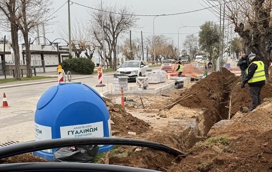 Εργασίες αντικατάστασης του δικτύου ύδρευσης πραγματοποιούνται στην παραλιακή λεωφόρο της Αλεξανδρούπολης.